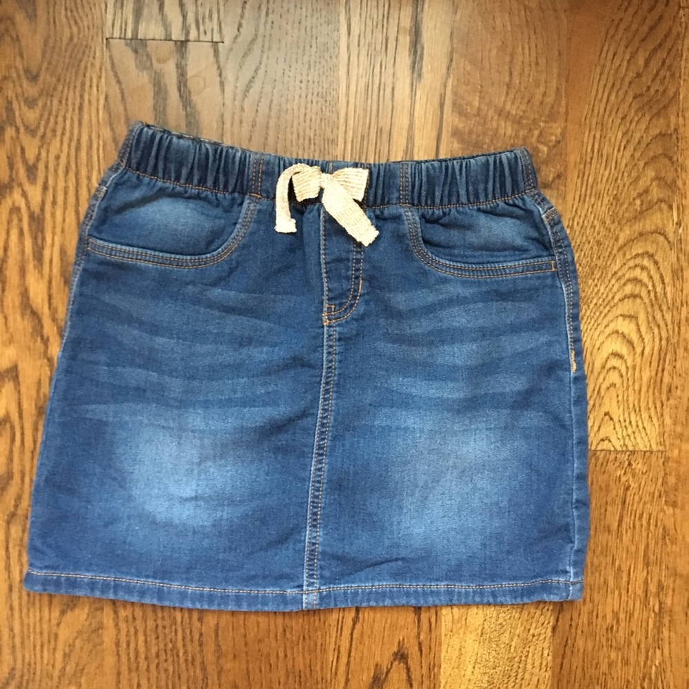 Very soft skirt, not stiff at all :) size 8